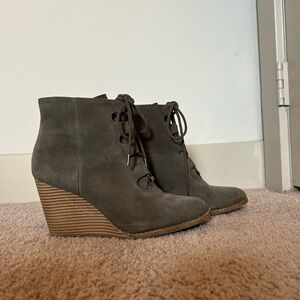 Women's Suede Lace-Up Wedge Boots